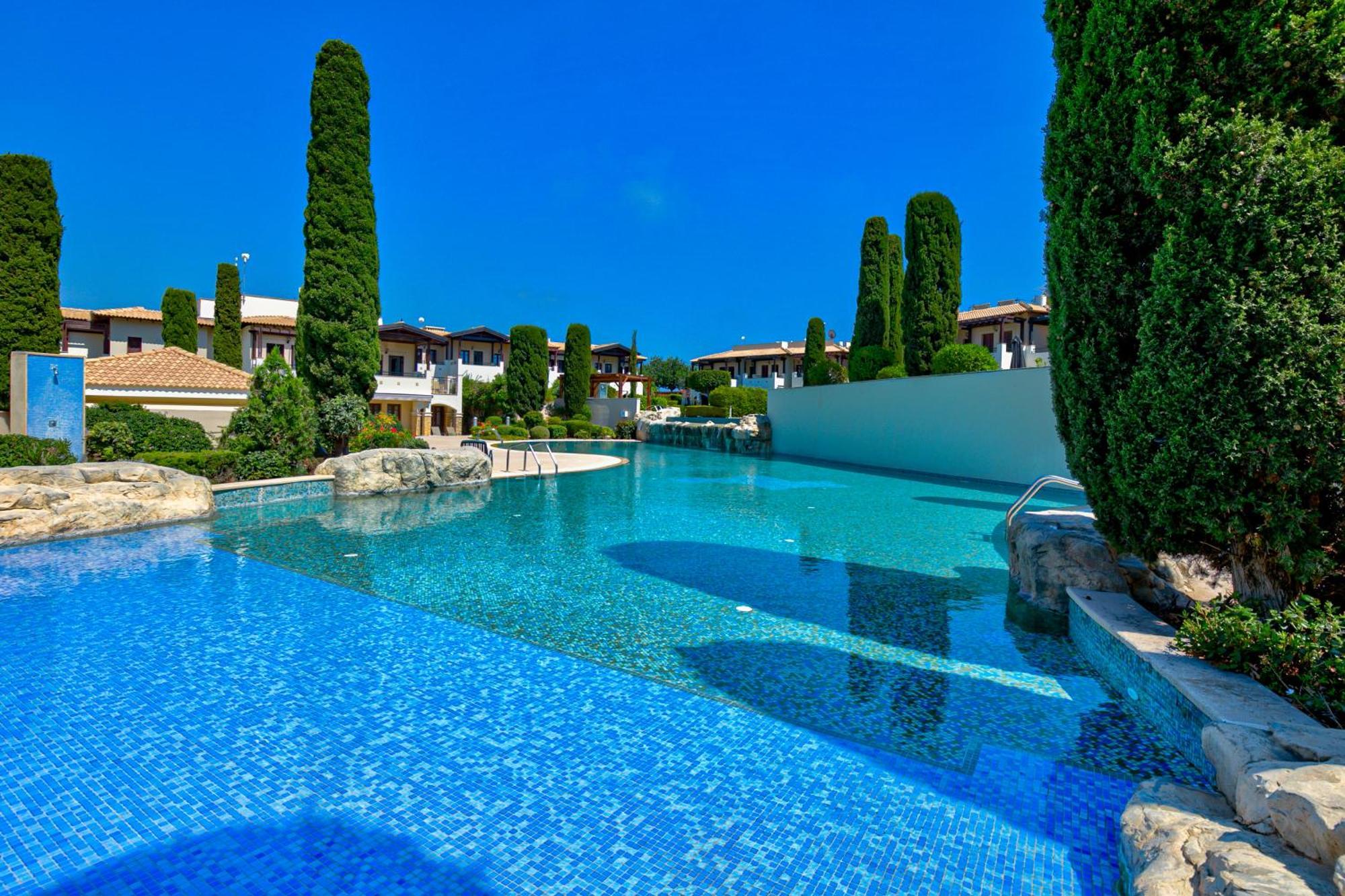 2 Bedroom Apartment Chloe With Communal Pool, Aphrodite Hills Resort クークリア エクステリア 写真