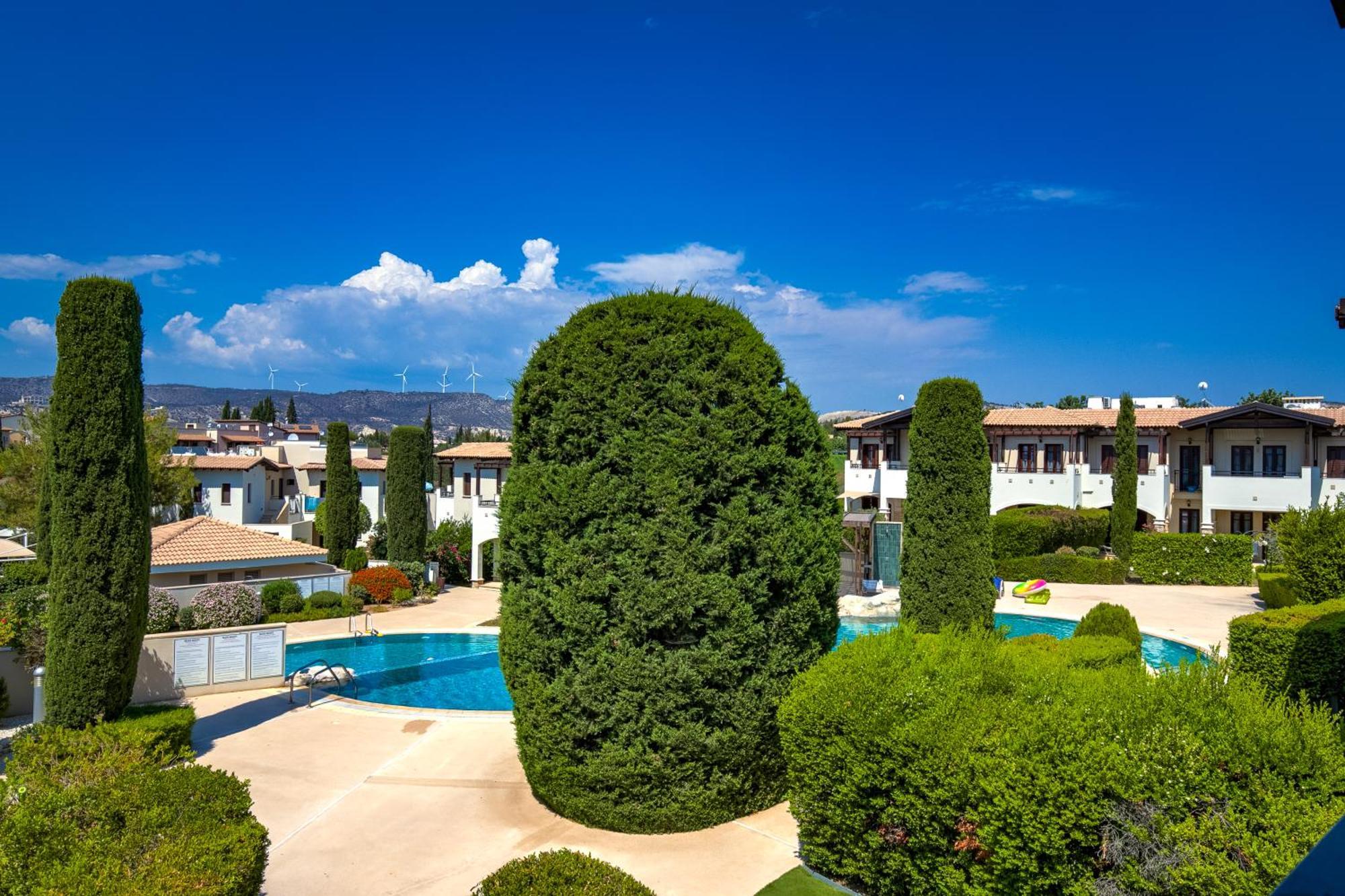 2 Bedroom Apartment Chloe With Communal Pool, Aphrodite Hills Resort クークリア エクステリア 写真