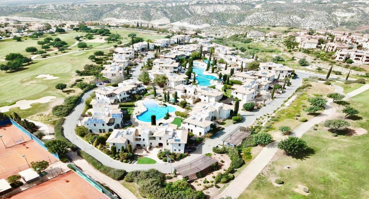 2 Bedroom Apartment Chloe With Communal Pool, Aphrodite Hills Resort クークリア エクステリア 写真